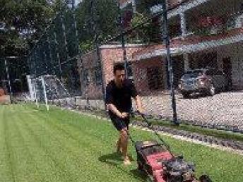 園林綠化施工與養(yǎng)護(hù) 從小區(qū)別墅到體育場地的綜合設(shè)計